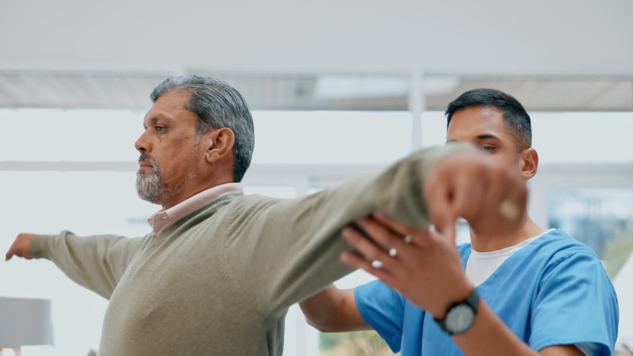 Physiotherapist, senior man