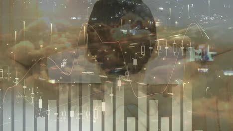 animación del procesamiento de datos financieros sobre un hombre caucásico recibiendo un masaje