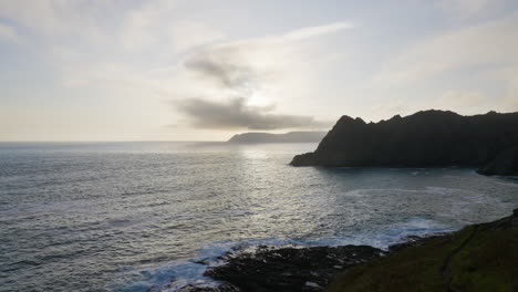 vista de la puesta de sol costera