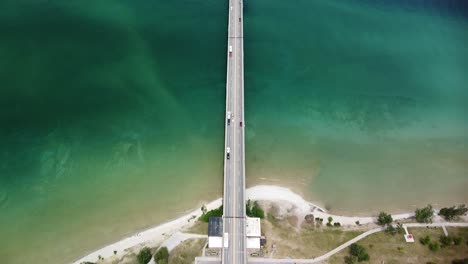 puente aéreo mackinac de arriba hacia abajo a la bandeja superior