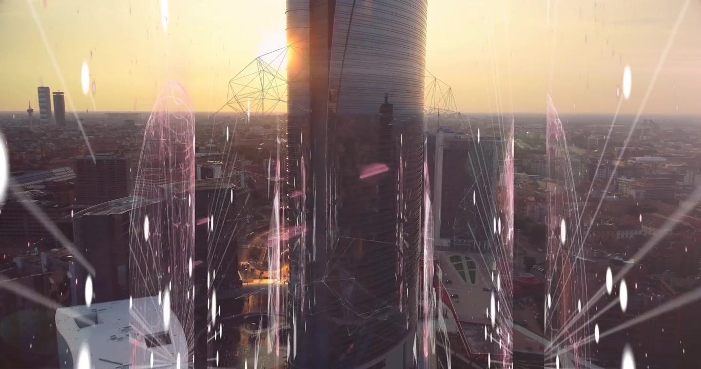 Sovrapposizione di rete dati digitale su skyline di città moderna al tramonto