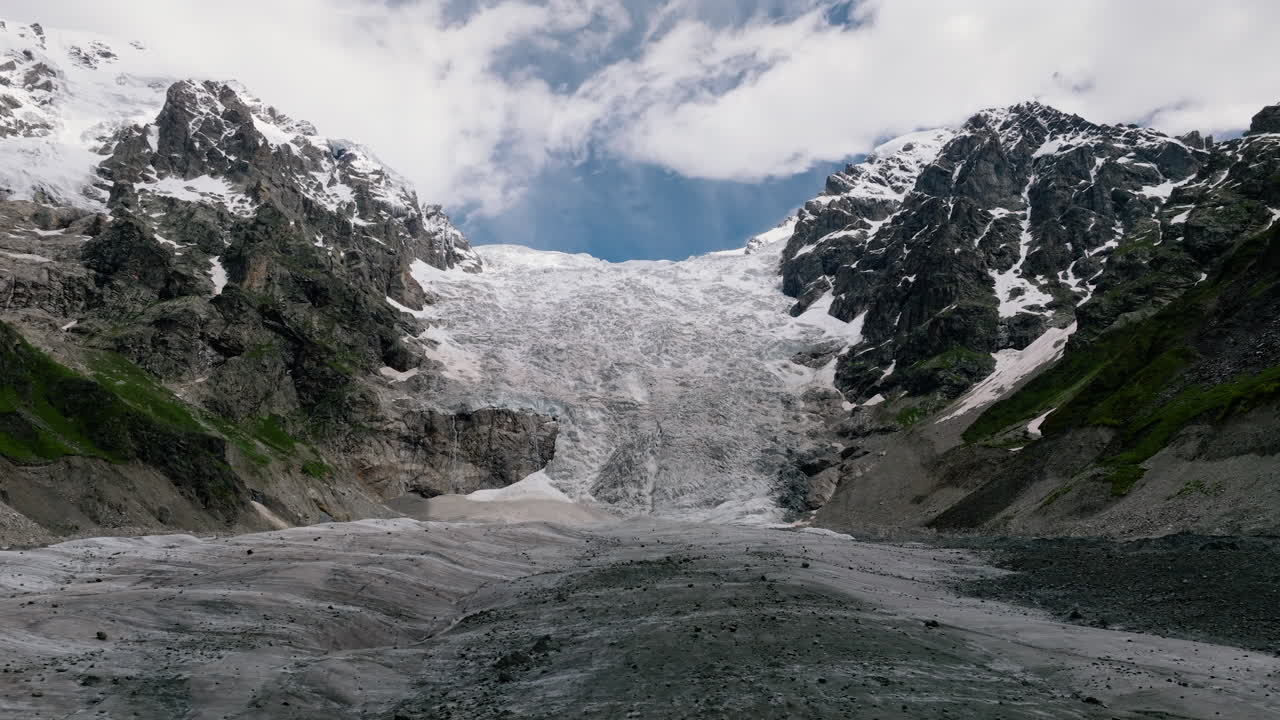 코카서스 산맥의 아디시 빙하, 조지아 공화국의 스바네티 - 드론 촬영