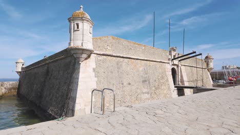 Historic-fortress-overlooking-the-sea-under-a-bright-blue-sky-in-Lagos,-Portugal