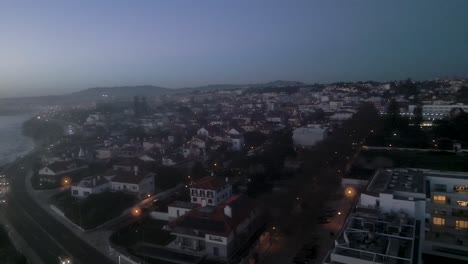 Increíble-Vista-Aérea-Al-Atardecer-Del-Pequeño-Pueblo-De-Cascais-No-Lejos-De-Lisboa-En-Portugal