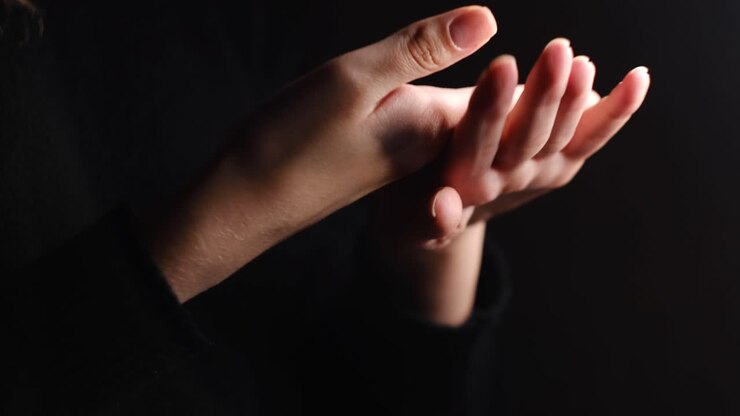 Les mains dans la prière