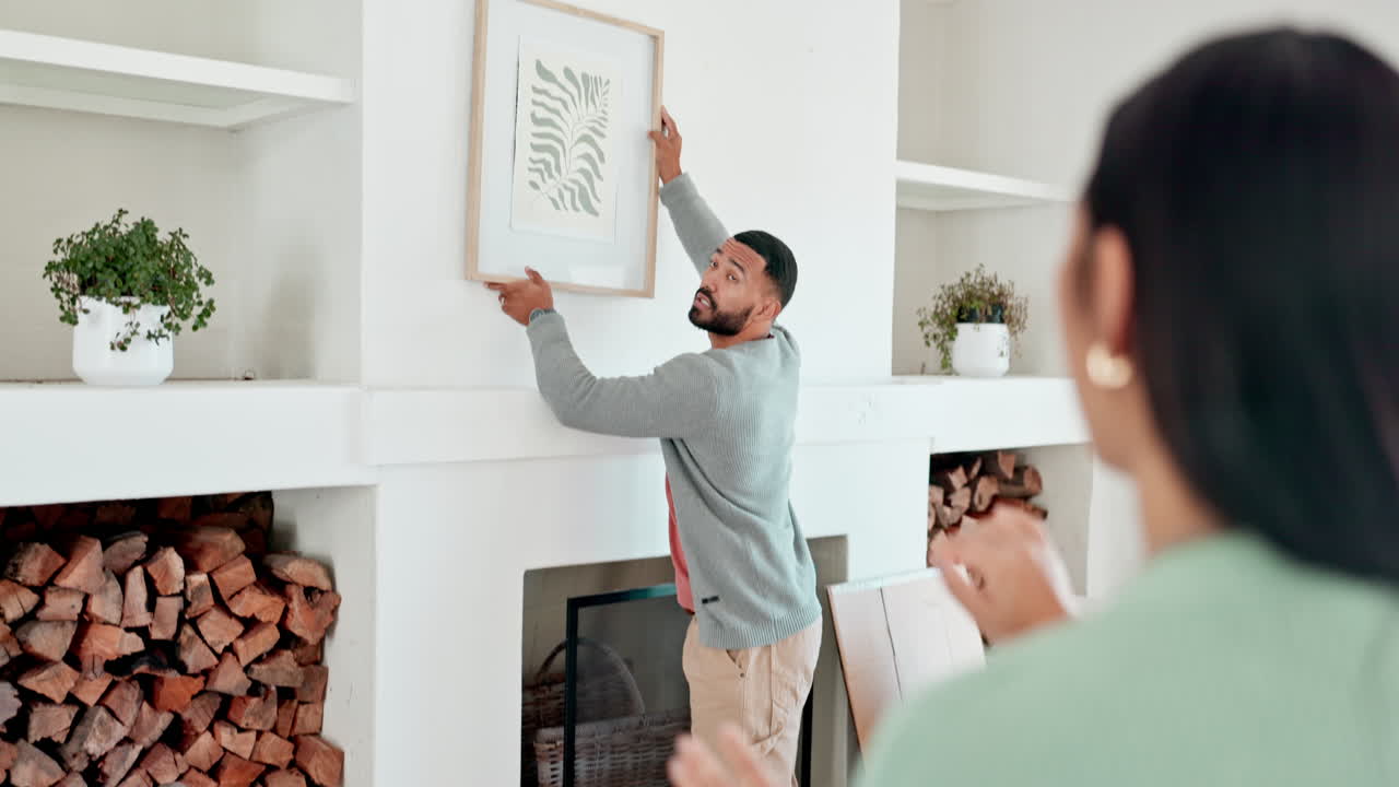 Immagine, parete e coppia con aiuto in casa