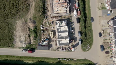 antena de arriba hacia abajo del sitio de construcción ocupado