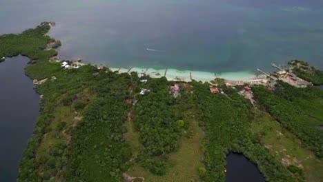 Blue-turquoise-seashore-water-in-the-Caribbean-island-of-Tintipan,-Colombia