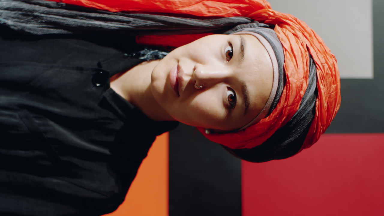 retrato vertical de mulher muçulmana