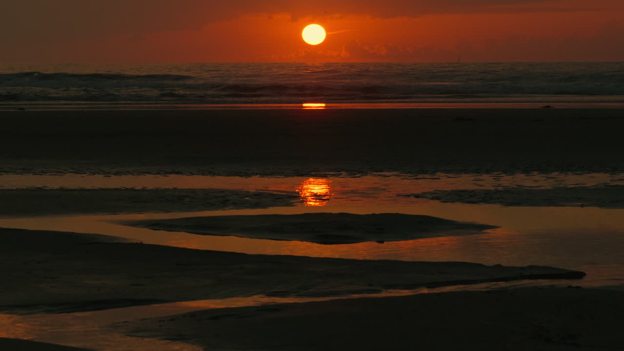 puesta de sol en la playa