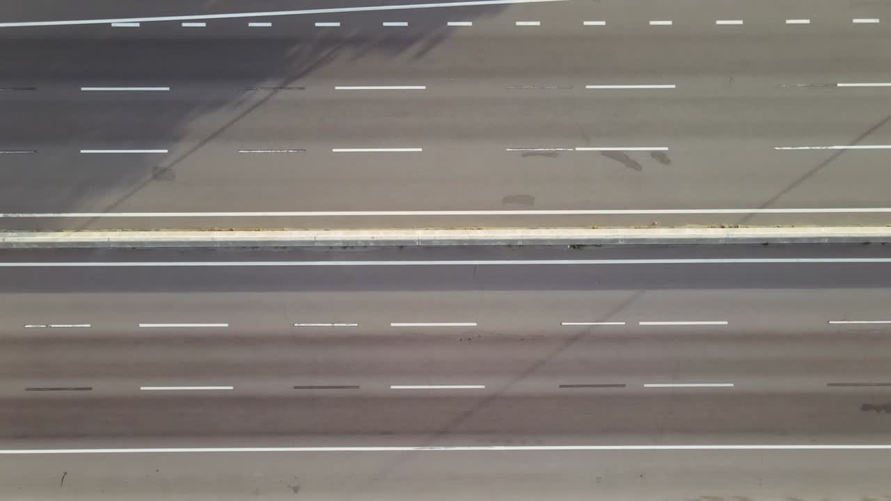 클로버 브릿지에서 화물 운송.