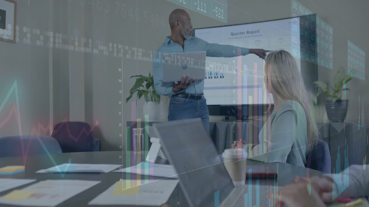 animación del procesamiento de datos financieros sobre diversas personas de negocios en la oficina