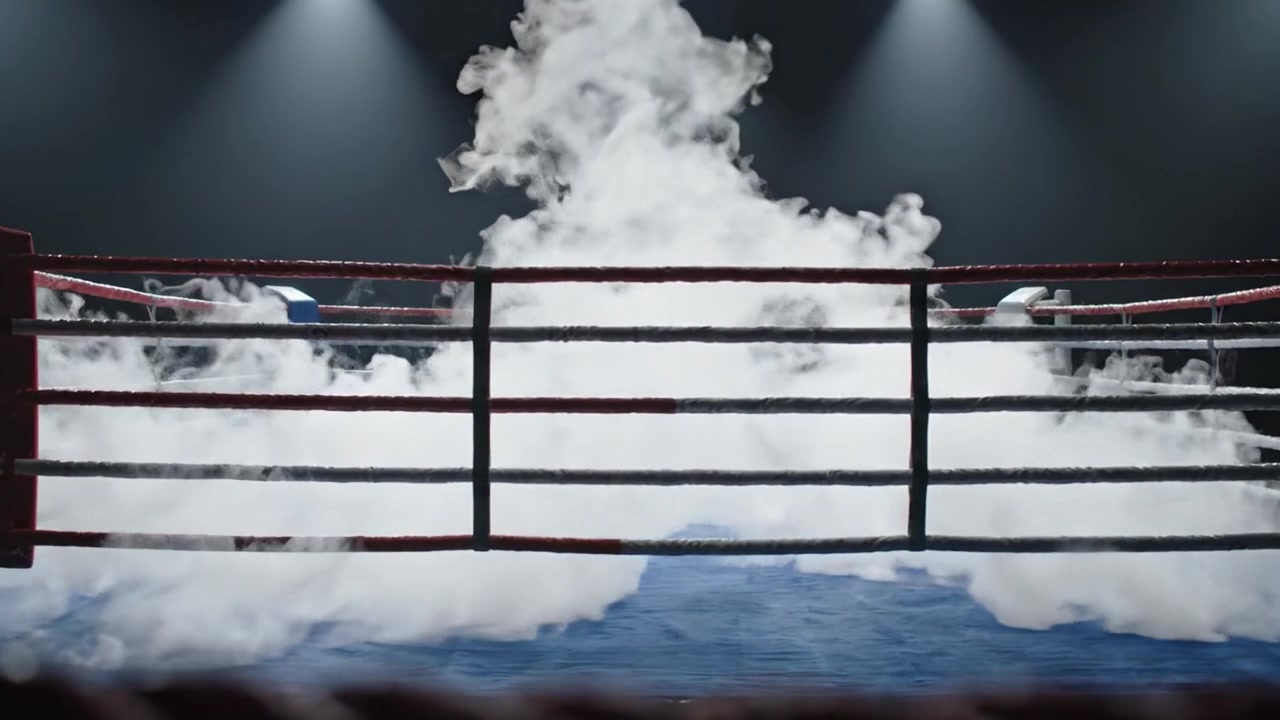 Una Trasformazione Drammatica di un Ring di Pugilato - Da un'Arena Vuota a uno Scontro Nebbioso, Catturando l'Essenza dell'Attesa e dell'Eccitazione nello Sport.