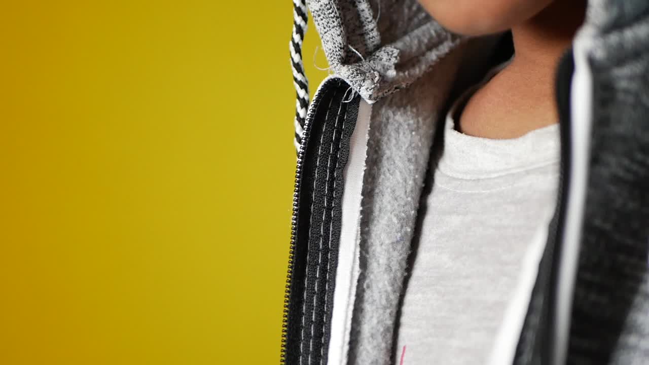 어린이 의 후디 의 근접 사진