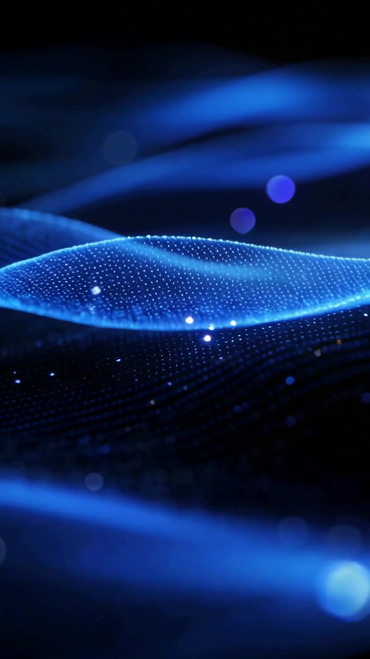 Video verticale: Nastro blu che inizia a fluttuare attraverso un vuoto oscuro, con particelle e dischi bokeh.