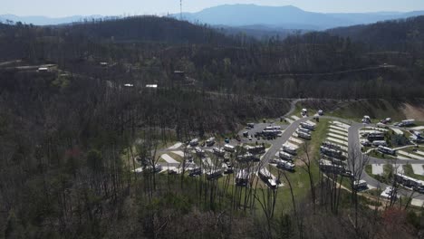 Aerial-view-of-luxury-campsite-and-RV-resort-located-in-Pigeon-Forge,-Tennessee