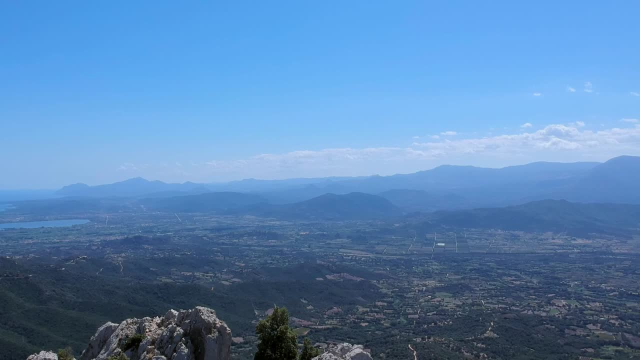 드론 으로 산 과 바다 에 대한 파노라마 뷰