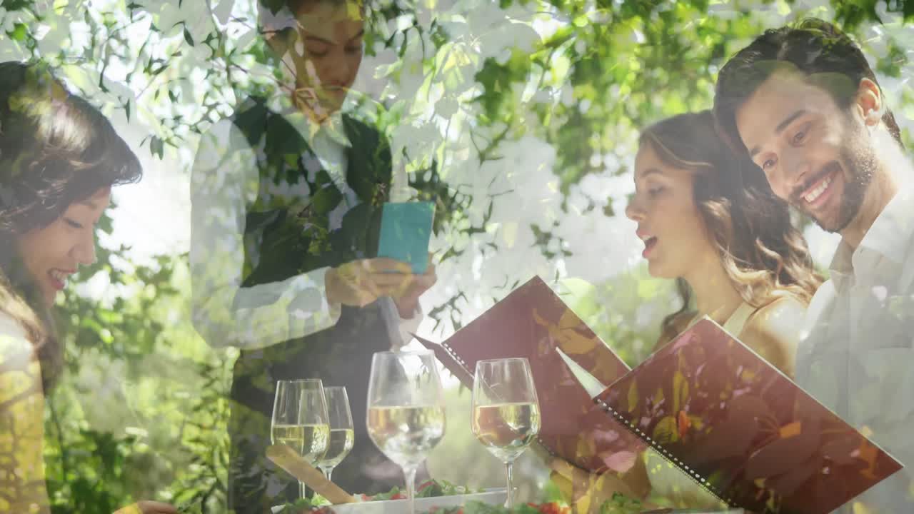 백인 친구 들 과 식당 에서 와인 을 주문 하는 웨이트리스 에 대한 잎자루 의 애니메이션