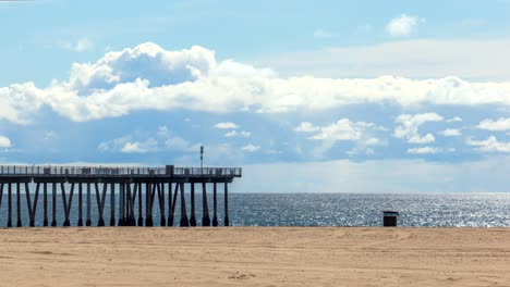 Cloudy-Day-at-Hermosa-Beach-Pier,-California-Timelapse