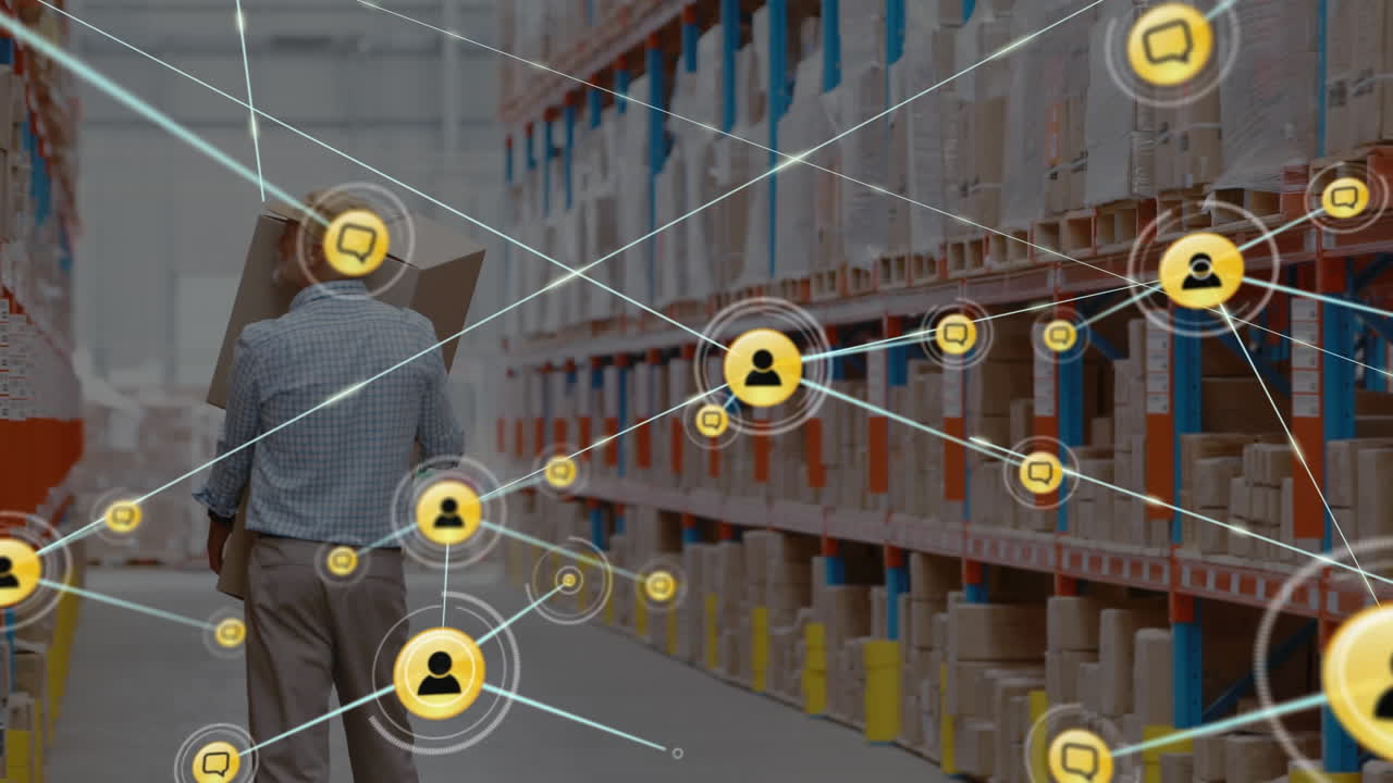 red de iconos de perfil contra caucásico trabajador masculino mayor que lleva cajas en el almacén