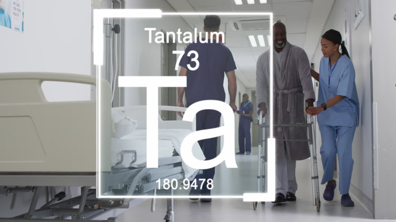 animación de la fórmula química sobre diversos médicos en el hospital