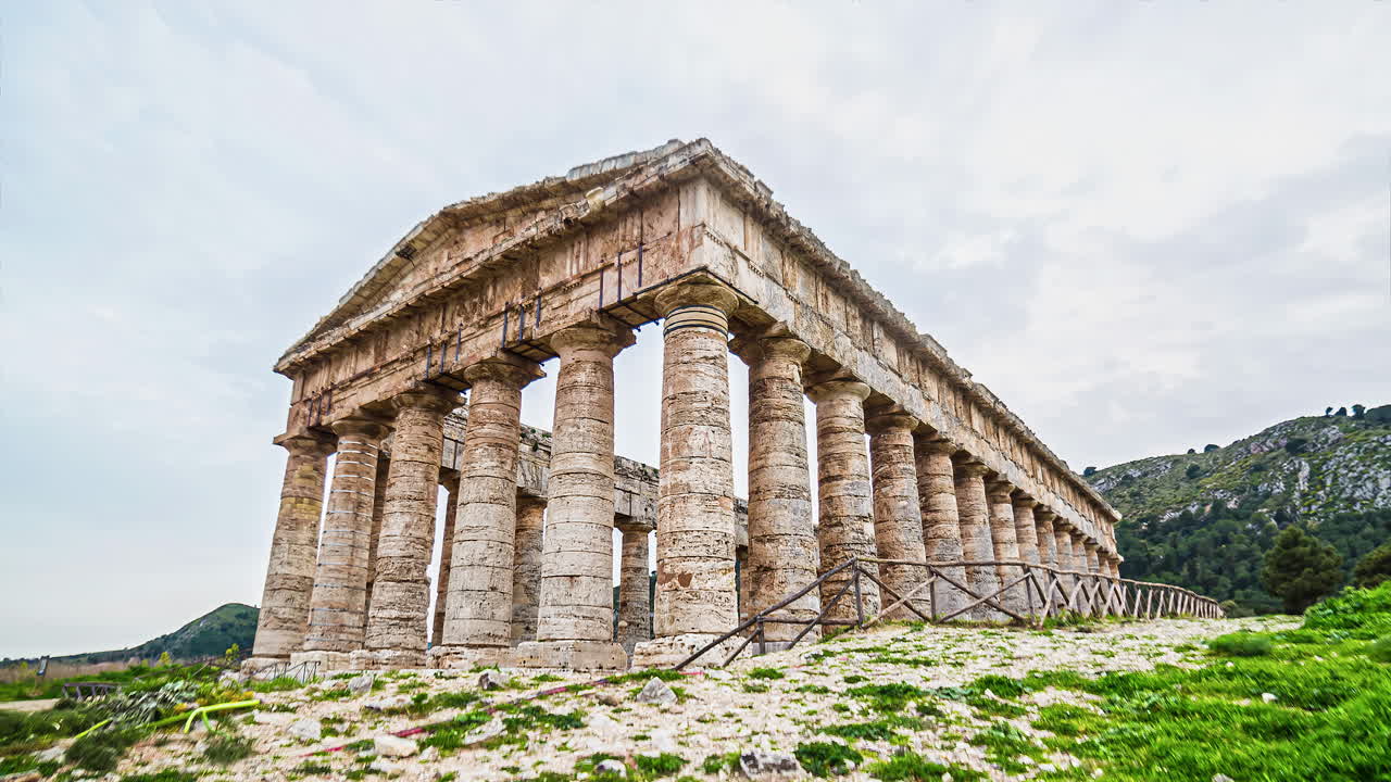 el templo griego de segesta, sicilia, italia