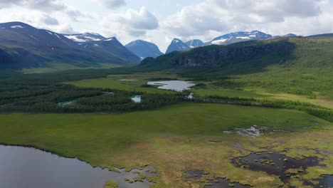 Drone-shot-of-Sweden-wilderness-in-summer-in-Scandinavia-with-cloudy-sky