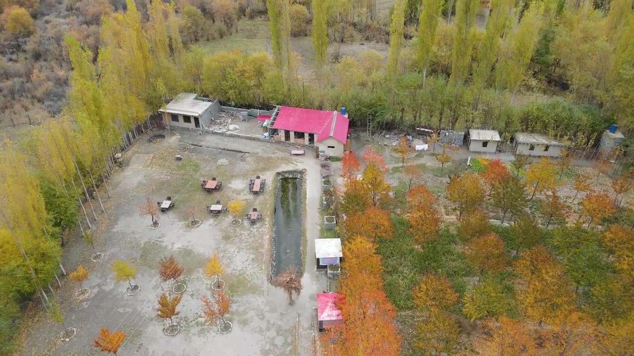 Dronekuvaa Skardun laaksosta syksyllä, sijaitsee Gilgit-Baltistanissa, Pakistanissa