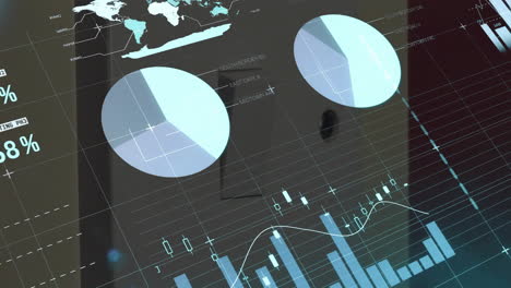 animación del procesamiento de datos, el mercado de valores y el mapa del mundo a través de un interruptor de luz