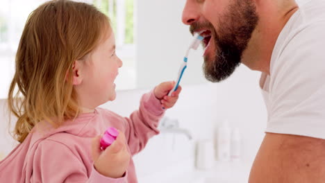 Glückliche-Familie,-Zahnpflege-Und-Zähneputzen-Mit-Mädchen
