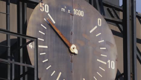 Close-up-of-the-measuring-dial-of-the-industrial-gasometer