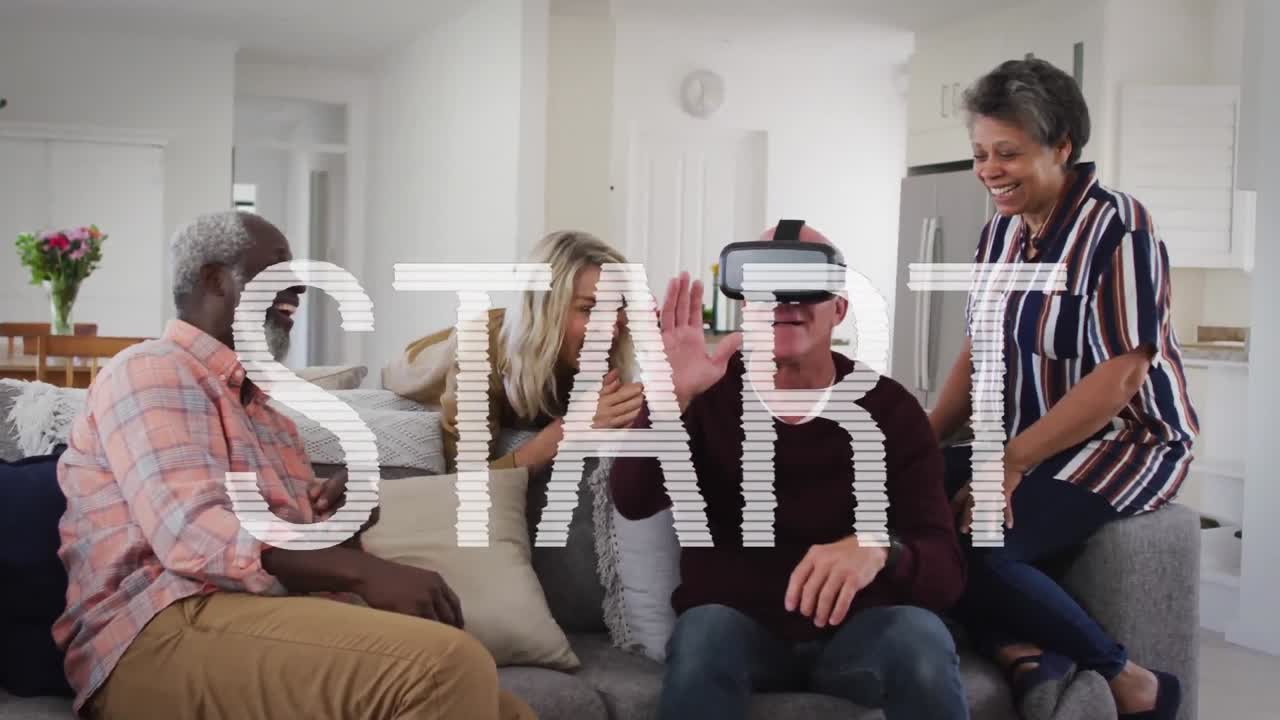 집에서 vr 헤드 ⁇ 을 함께 사용하는 두 명의 고위 다양한 커플에 대한 텍스트를 시작하십시오.