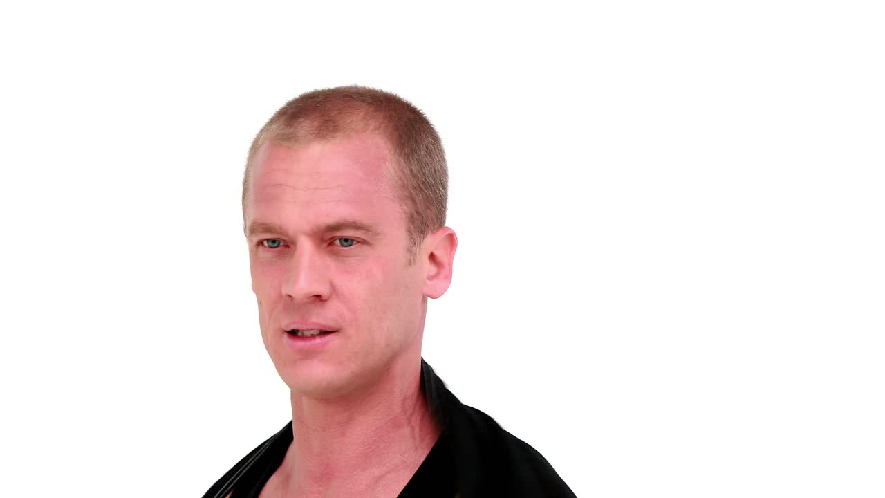 행복한 스포츠맨이 대회에서 승리합니다.