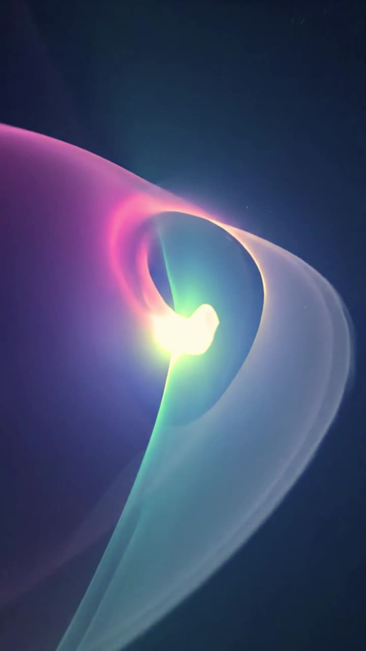 Cintas de luz abstractas dinámicas fluyendo sobre fondo oscuro