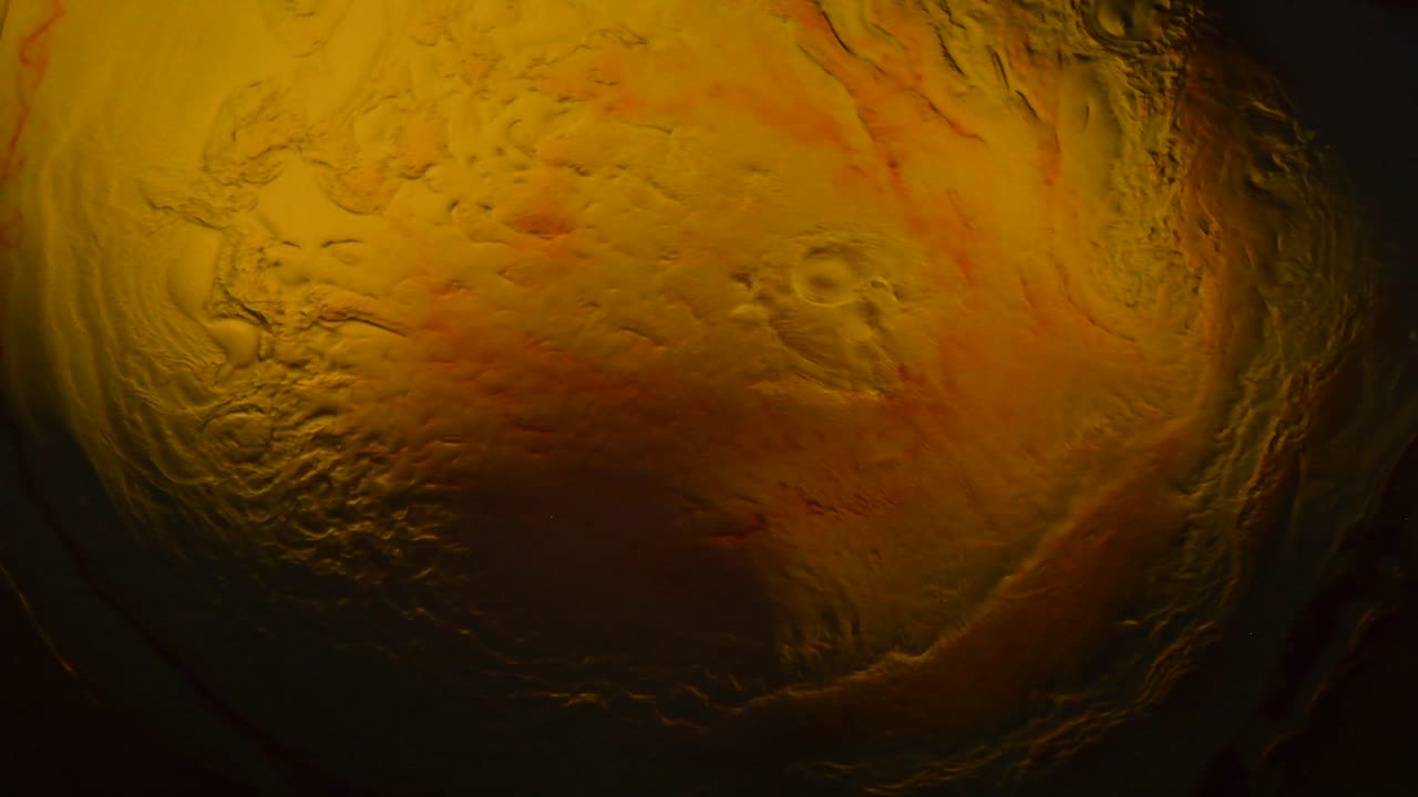 pulsos de medallón dorado con energía