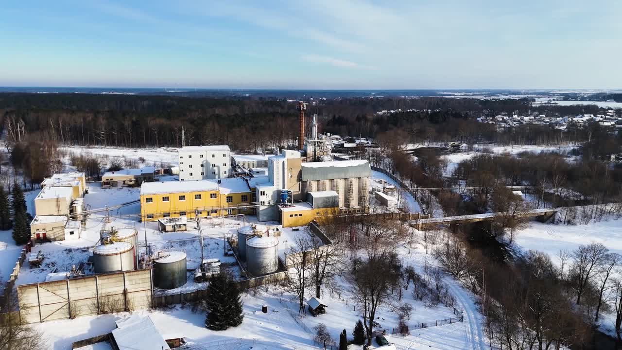 리투아니아에서 버려진 공장의 공중 사진