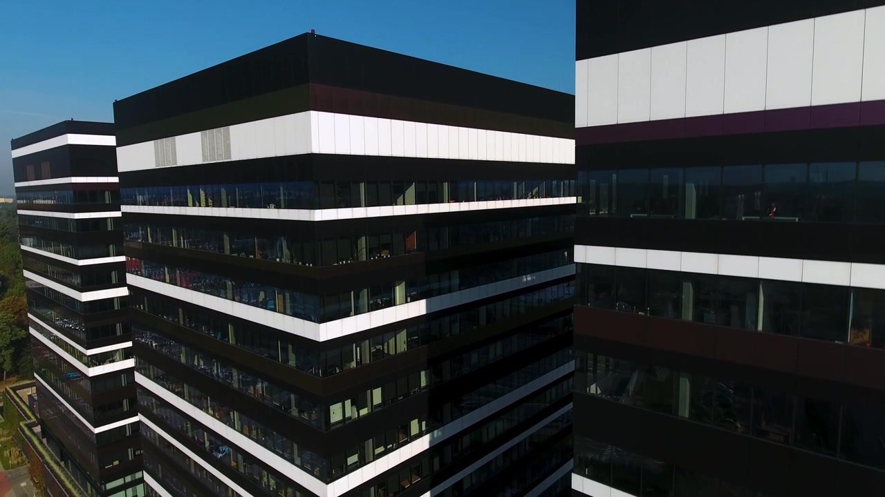 Toma dinámica de paralaje de un centro de negocios