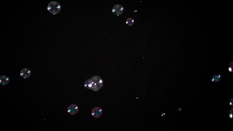 burbujas de jabón sobre un fondo negro