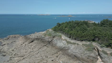 playa de roche pelee, dinar en gran bretaña, francia