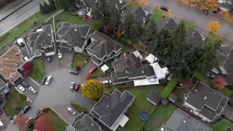 Una-Toma-Aérea-De-Drones-De-Un-Barrio-Suburbano