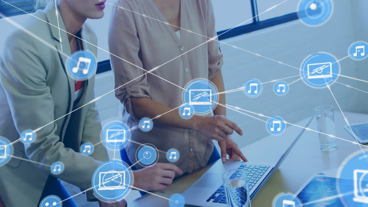 animación de la red de conexiones con iconos sobre diversas personas de negocios en la oficina