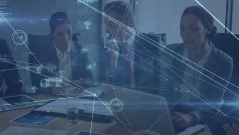 animación de conexiones a través de diversos empresarios hablando y trabajando