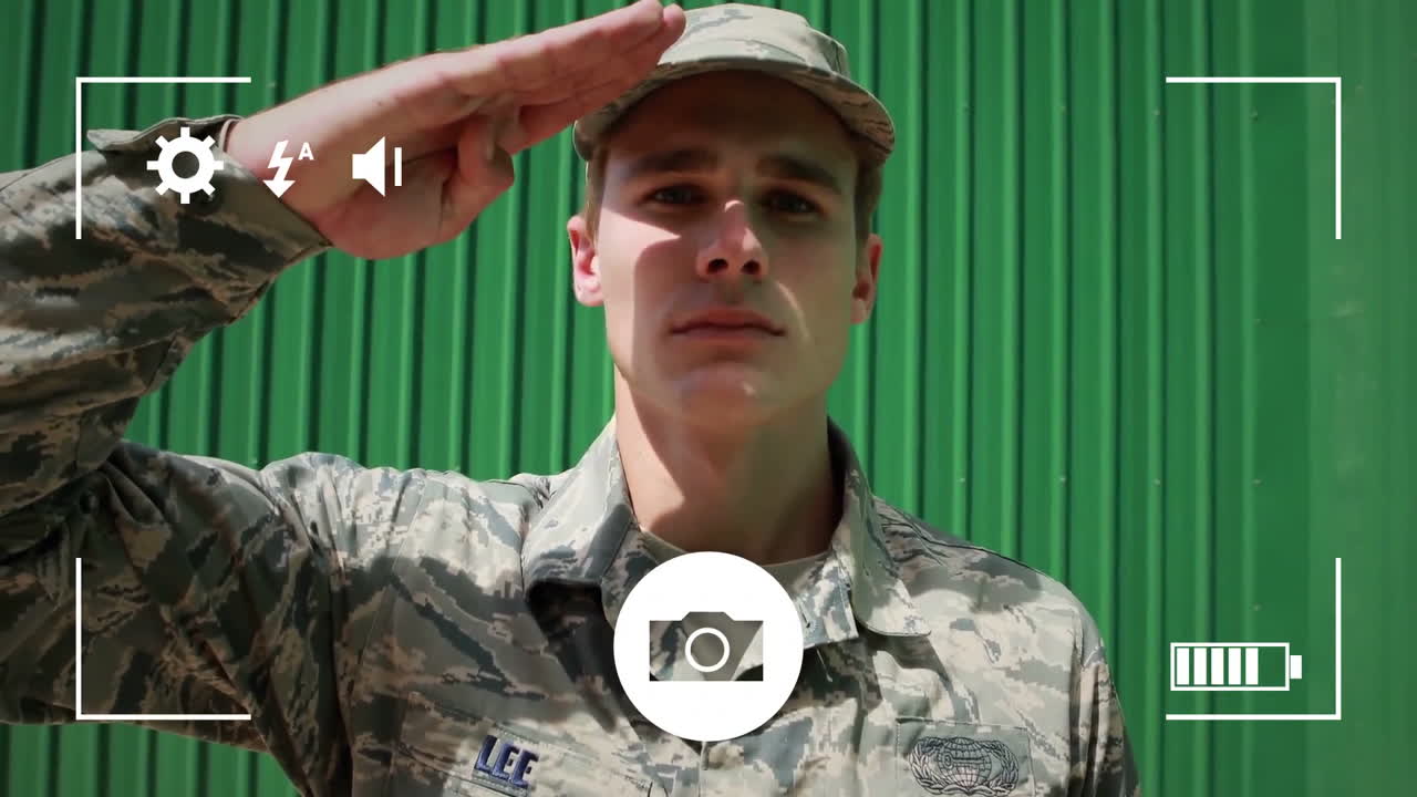 디지털 카메라로 군인의 사진을 찍는 것