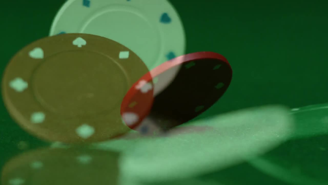 포커  ⁇ 이 테이블 위에 던져집니다.