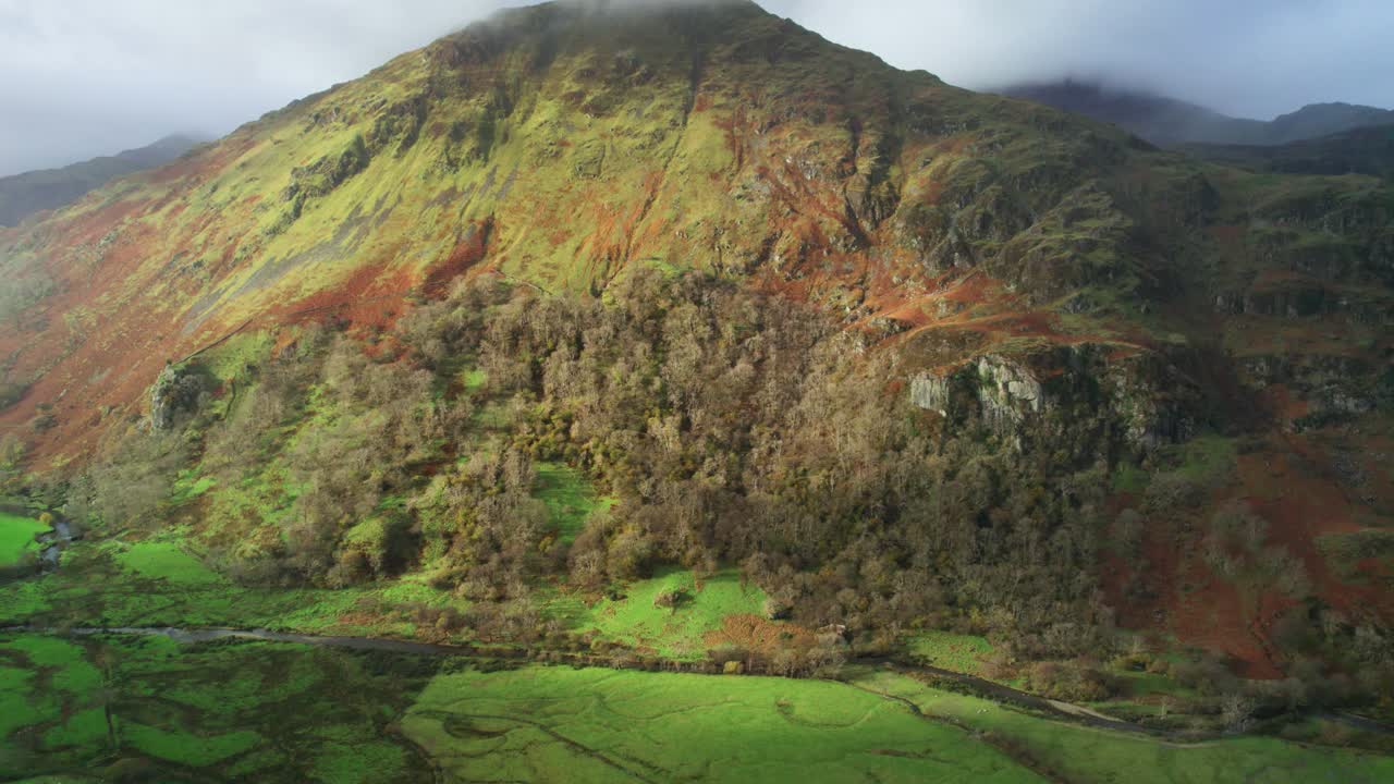 스노도니아 국립공원, 웨일즈의 숨막히는 산의 경치 - 항공