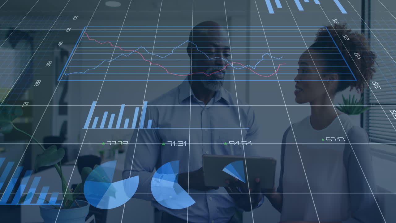 animación de gráficos, círculos de carga, cambios de números, diversos compañeros de trabajo discutiendo en la oficina