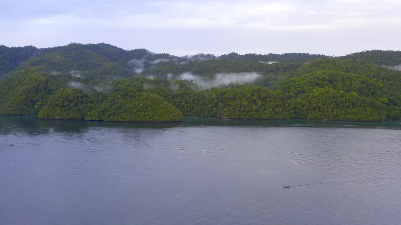 4k 드론 영상으로 둘러싸인 섬의