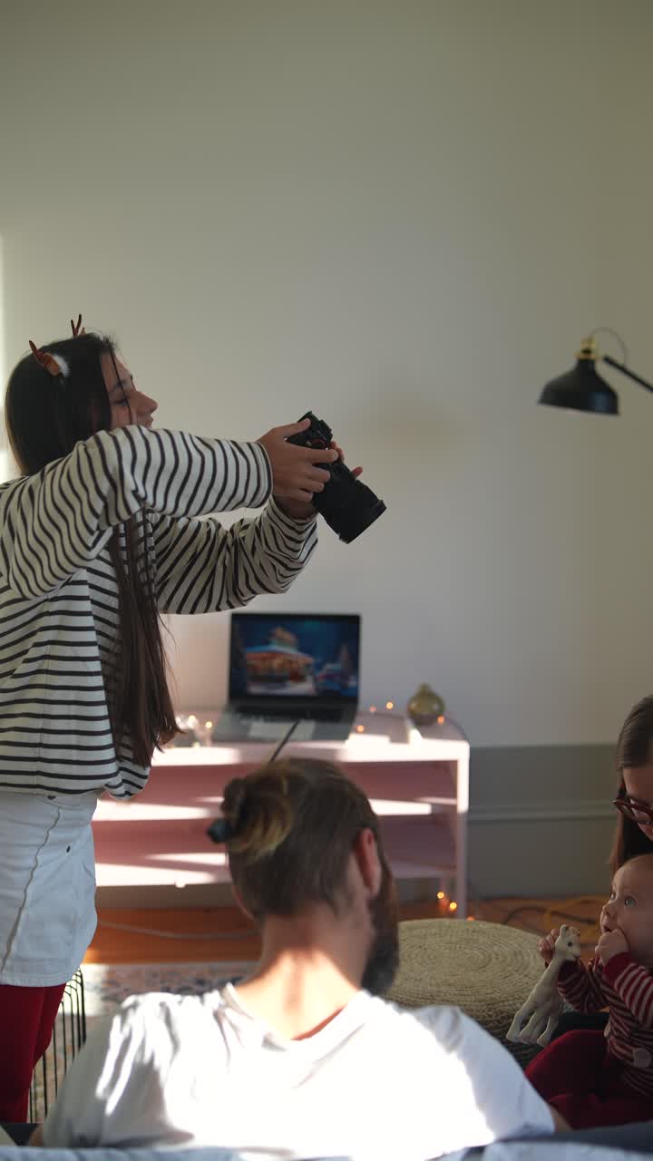 Momenti in famiglia e sessione fotografica a casa