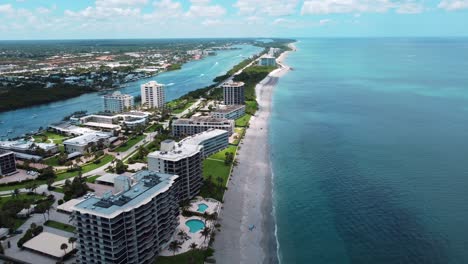 Drohnenaufnahmen-Der-Wunderschönen-Küste-Von-Jupiter,-Florida