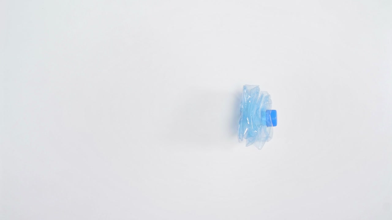 재활용을 위한 분쇄된 플라스틱 병